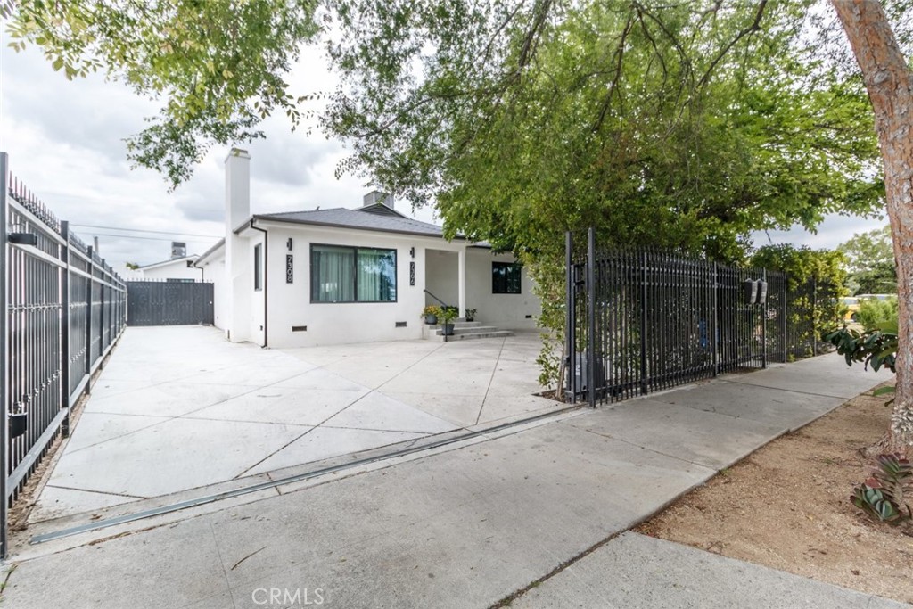 7306 Farmdale Avenue Glendale  Home Listings - Green World Realty and Financial Services Glendale Real Estate