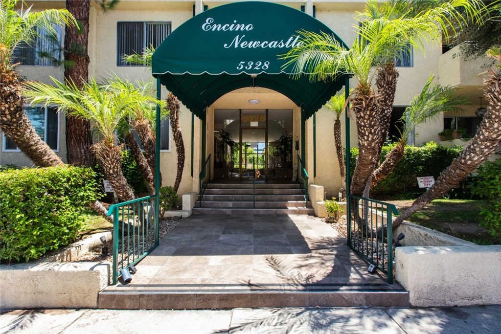 5328 Newcastle Avenue Glendale  Home Listings - Green World Realty and Financial Services Glendale Real Estate